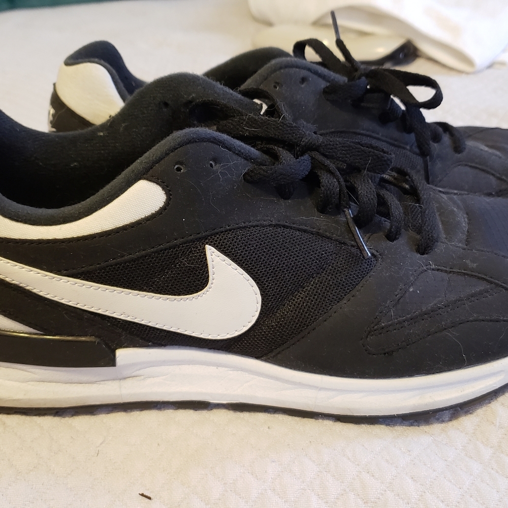 Men's black Nike shoes size 10